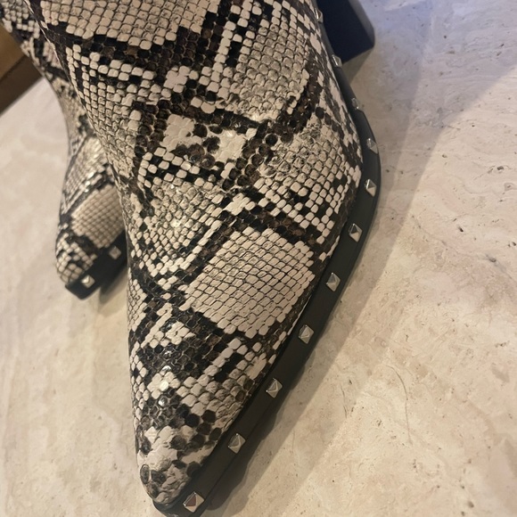 Charles by Charles David western style boots with studs - Picture 7 of 8